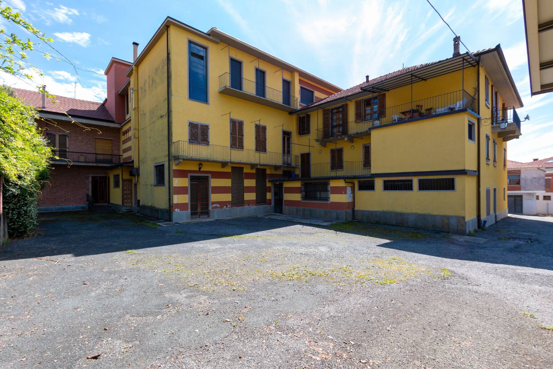 Stabile intero - Palazzo CAFASSE vendita  Monasterolo  Chiusano & C. Immobiliare