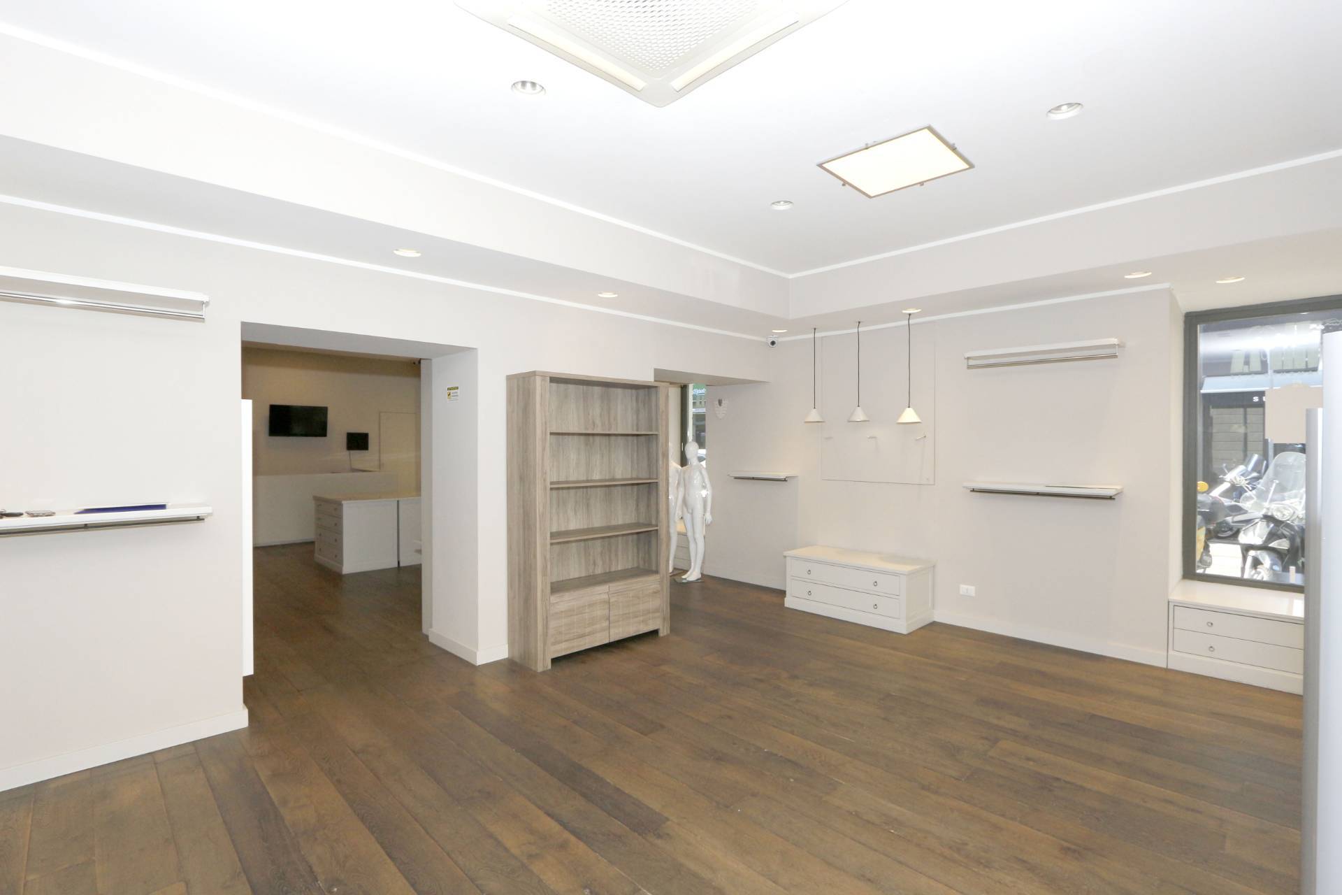 Negozio - Loc.Com. TORINO affitto  Centro  Chiusano & C. Immobiliare