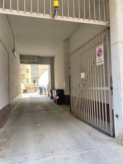garage-box in Via Giovanni da Verazzano a Torino