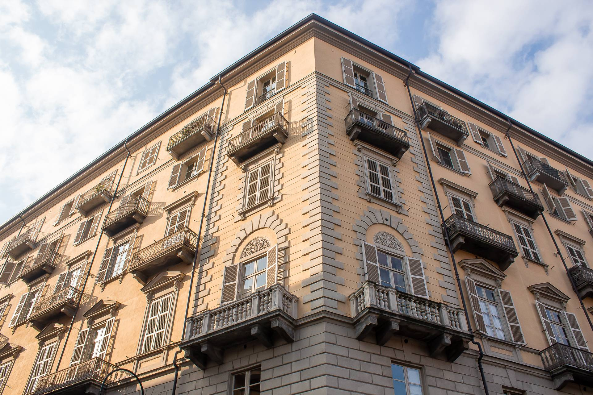 appartamento in Via Montebello a Torino