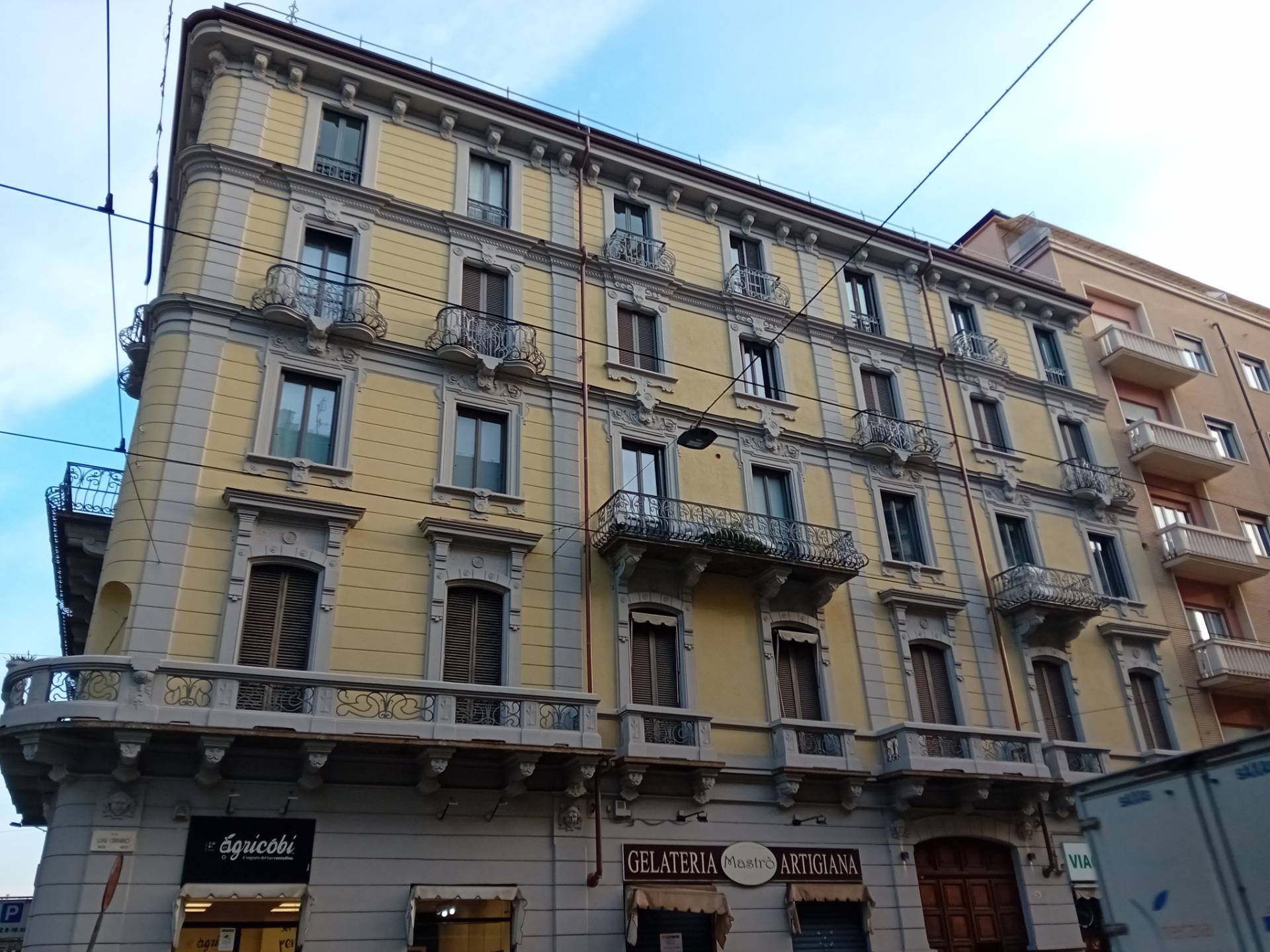 Fondo commerciale in affitto a Cit Turin, Torino (TO)