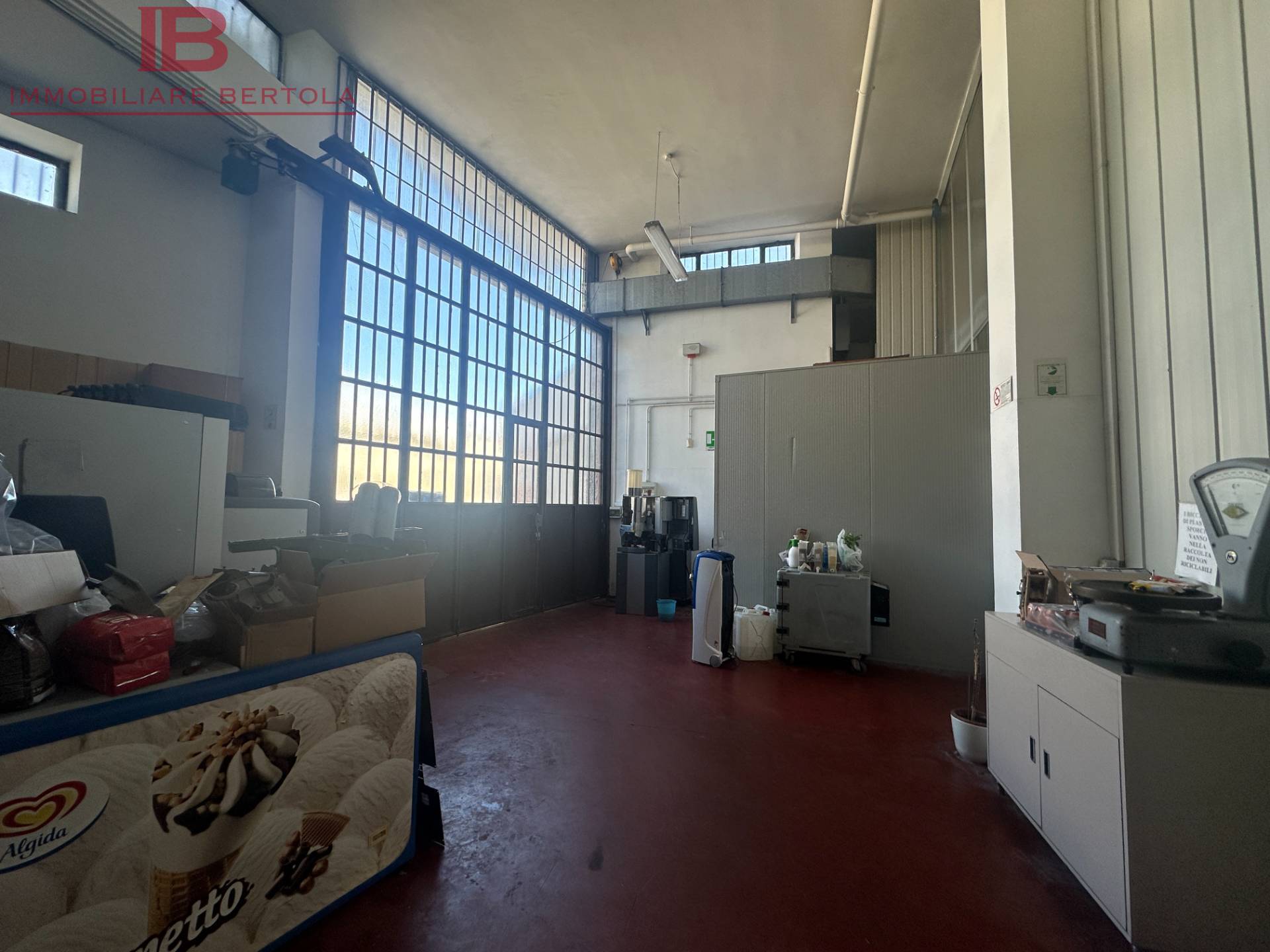Magazzino in vendita