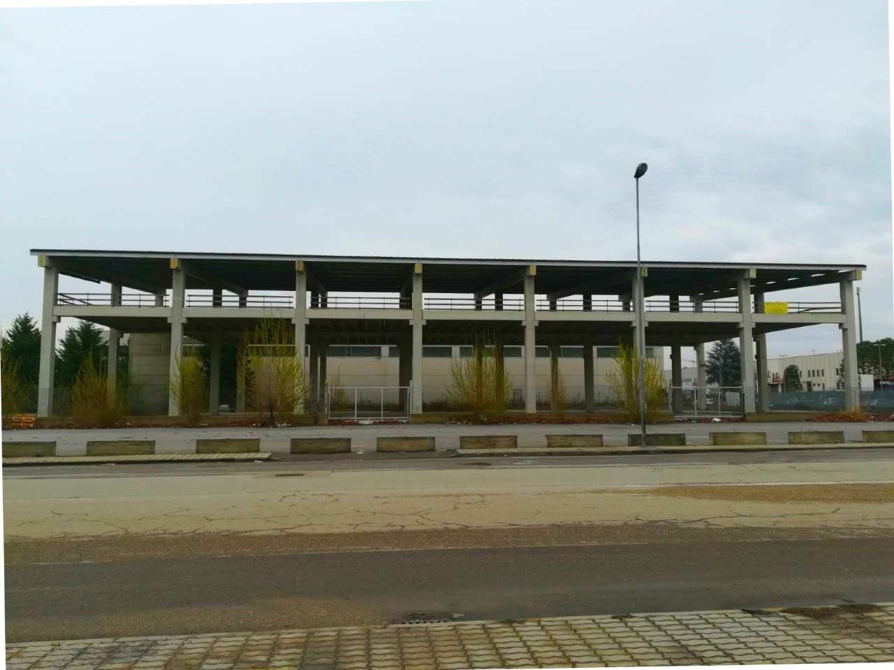 Struttura Commerciale in Vendita a Moncalieri