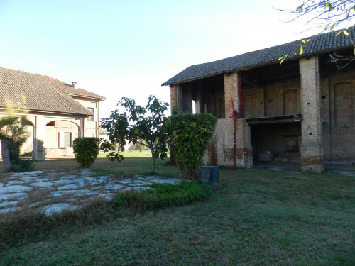 Casale in Vendita a Bruno