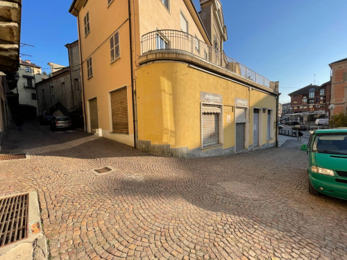 Commercial Property for Rent to Mondovì