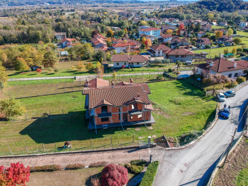 Villa for Sale to Lessolo