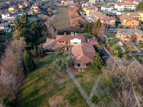 Villa in Vendita a Monticelli Brusati