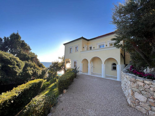 Villa for Sale to Cap-d'Ail