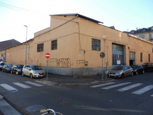 Capannone in Locazione a Torino