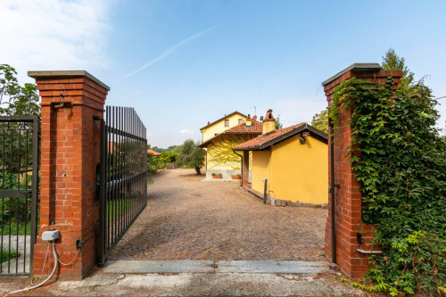 Semi-Detached House for Rent to Torino
