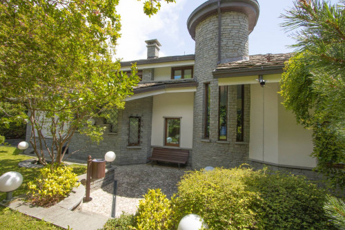 Villa Unifamiliare in Vendita a Aosta