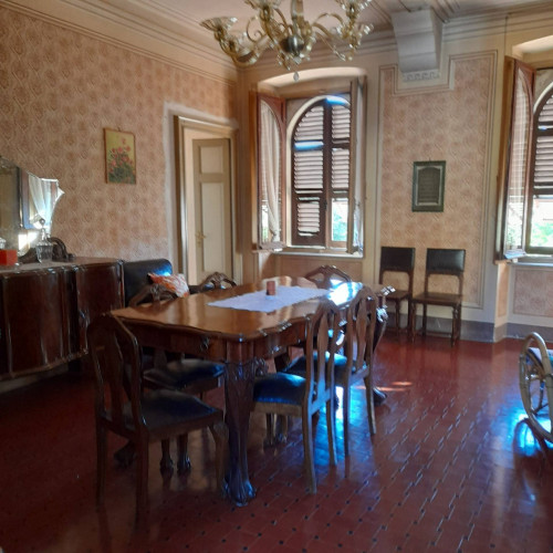 Palazzo Storico in Vendita a Bubbio