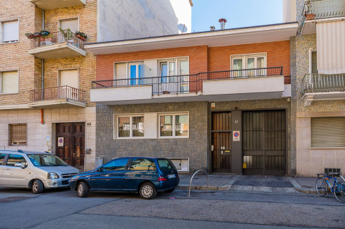 Entire buildng for Sale to Torino