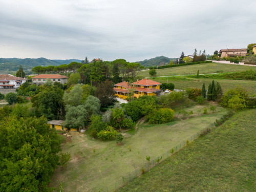 Villa in Vendita a Cerrina Monferrato