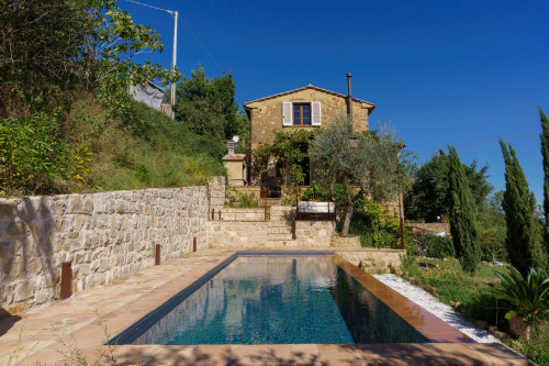 Rustic for Sale to Volterra