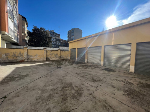 Box o garage in Vendita a Torino