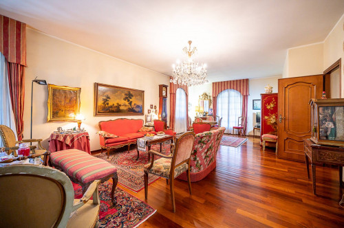 Villa in Vendita a Rivalta di Torino