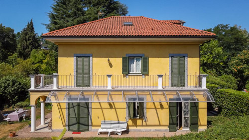 Villa in Vendita a Castagneto Po