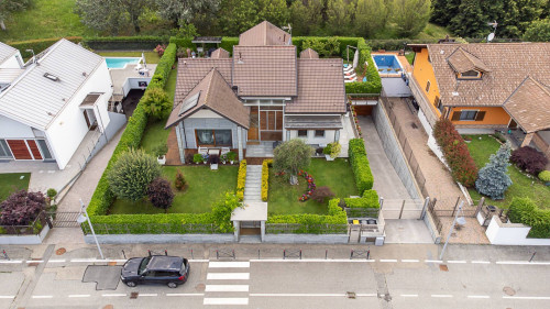 Villa for Sale to Settimo Torinese
