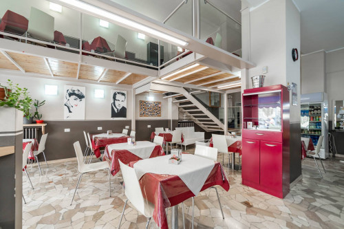 Attività Commerciale - Bar Tavola Calda - Fredda in Vendita a Milano