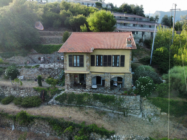 Villa in Vendita a Dolceacqua