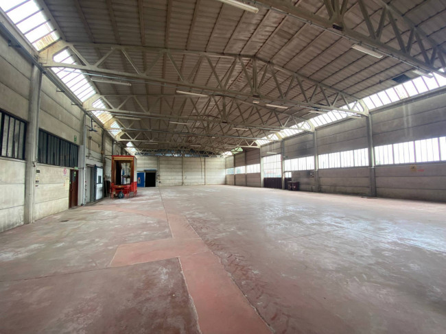 Magazzino in vendita