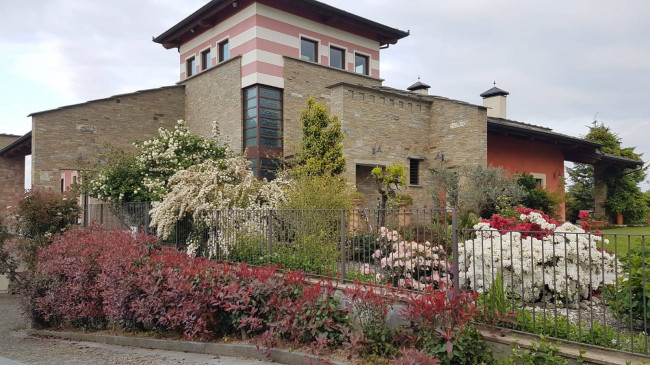 Villa Unifamiliare in Vendita a Bagnolo Piemonte