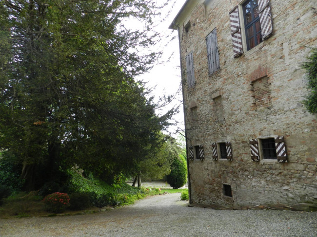 Castello in Vendita a Montiglio Monferrato