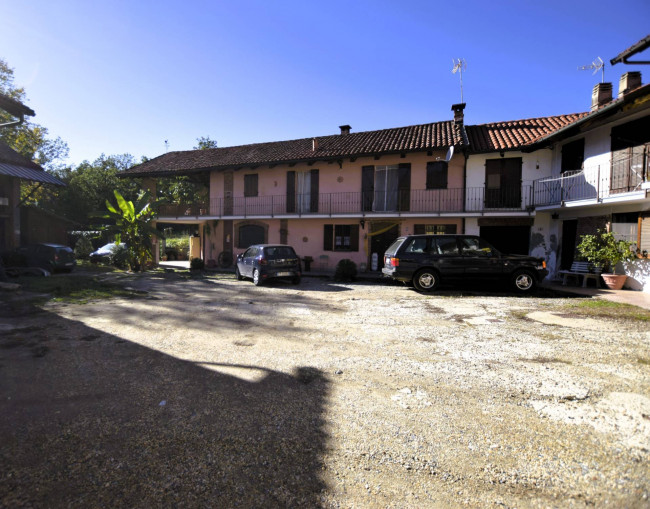 Casa indipendente in vendita a Mombello di Torino