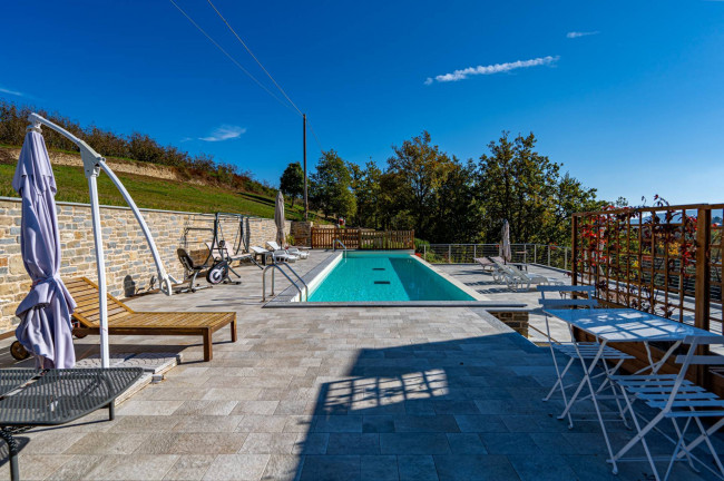 Casale in Vendita a Cravanzana