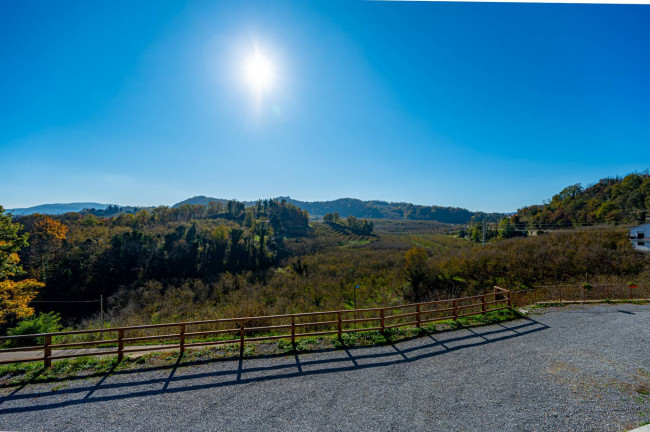 Casale in Vendita a Cravanzana