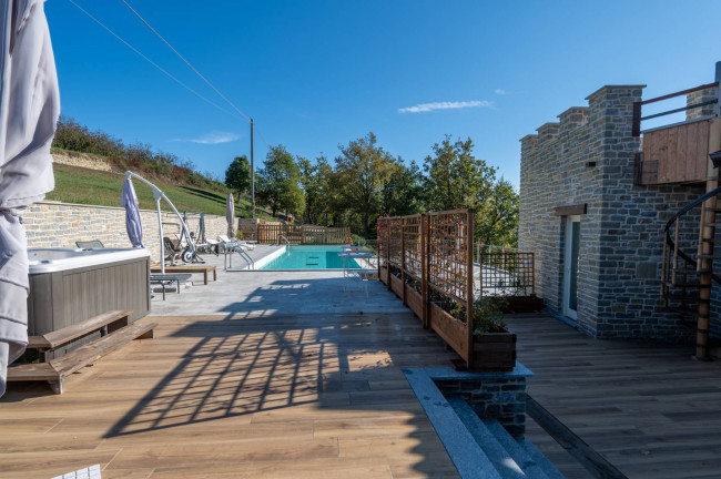 Casale in Vendita a Cravanzana