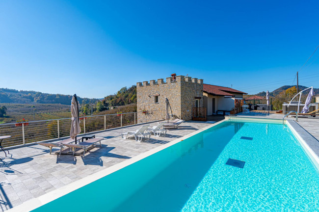 Casale in Vendita a Cravanzana