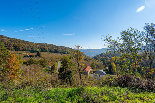 Casale in Vendita a Cravanzana