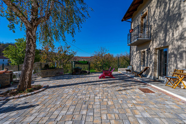 Casale in Vendita a Cravanzana