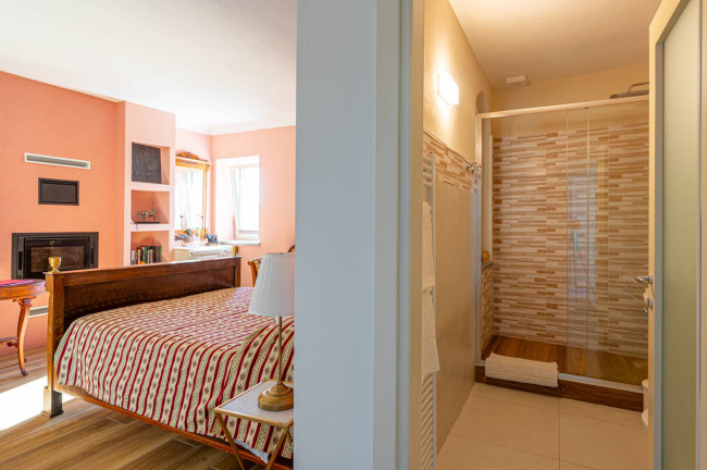 Casale in Vendita a Cravanzana