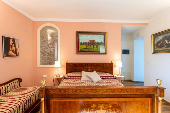 Casale in Vendita a Cravanzana