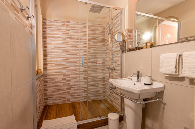 Casale in Vendita a Cravanzana