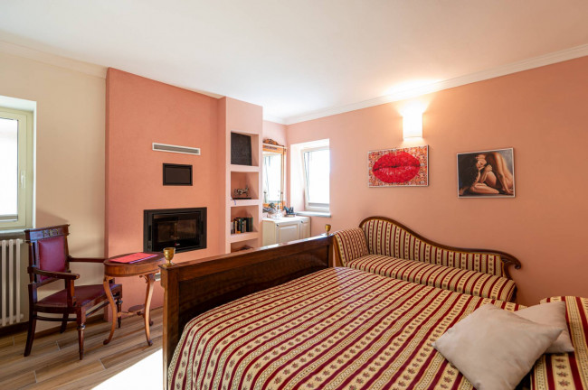 Casale in Vendita a Cravanzana