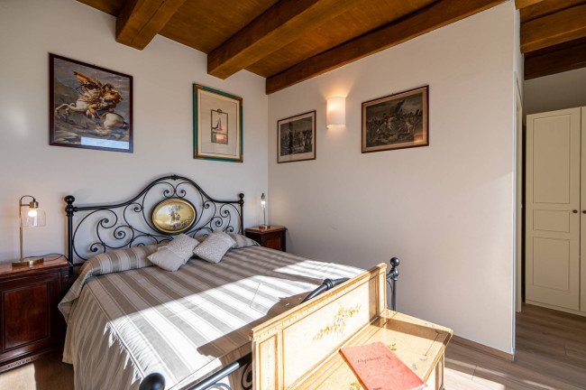 Casale in Vendita a Cravanzana