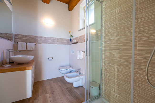 Casale in Vendita a Cravanzana