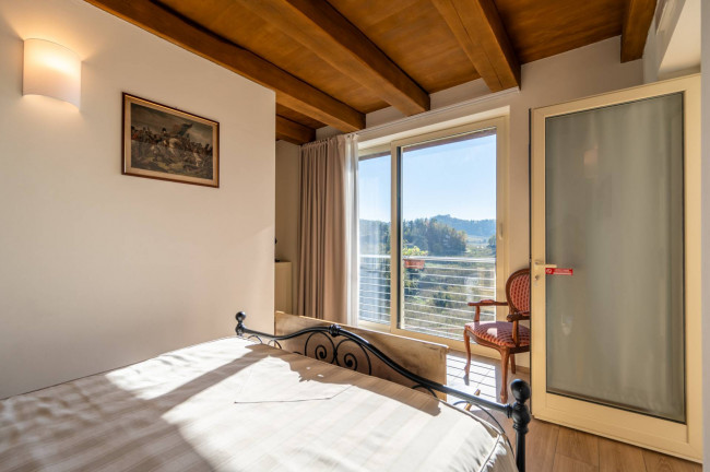 Casale in Vendita a Cravanzana