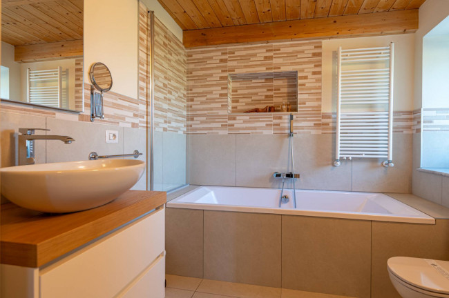 Casale in Vendita a Cravanzana