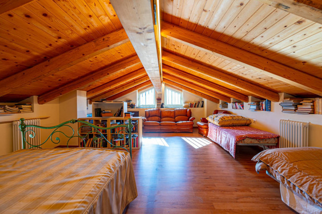 Casale in Vendita a Cravanzana