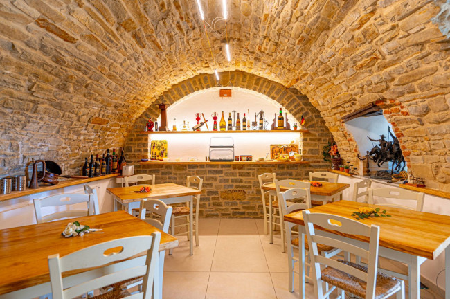 Casale in Vendita a Cravanzana