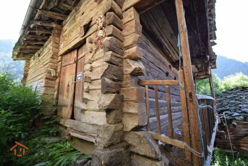 Casale in Vendita a Brusson