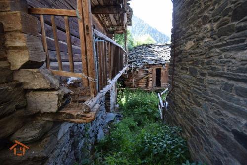 Casale in Vendita a Brusson