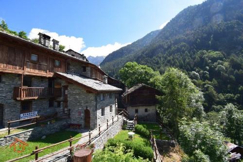 Casale in Vendita a Brusson