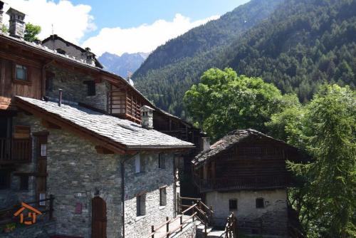 Casale in Vendita a Brusson