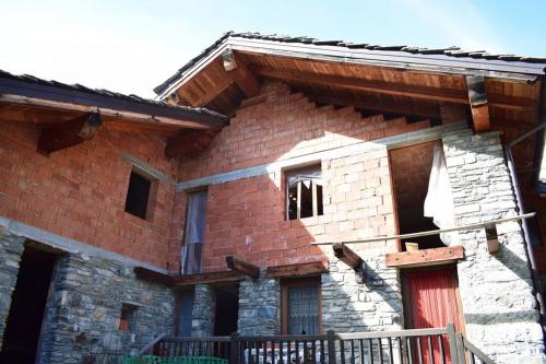 Casale in Vendita a Brusson